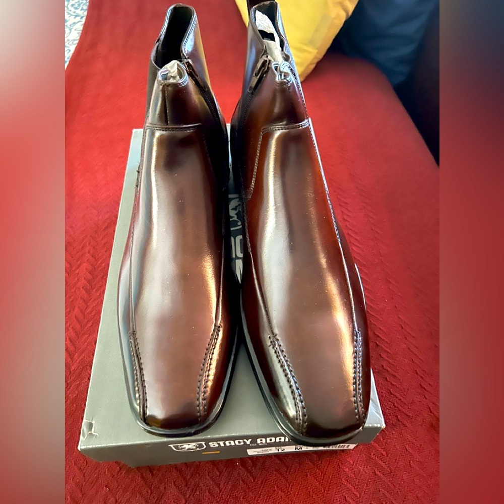 BRAND NEW BROWN STACEY ADAMS DRESS OR CASUAL BOOTS.